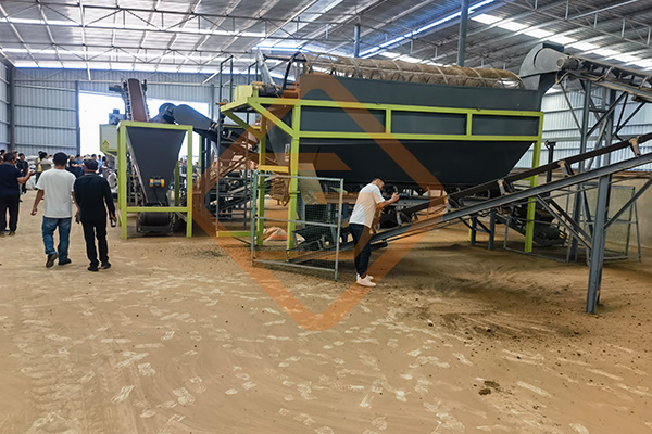 有機(jī)肥鏟車(chē)喂料機(jī)