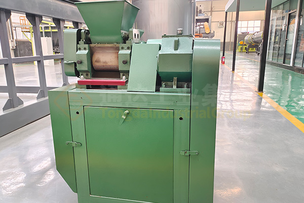 復合肥生產線配套的對輥擠壓造粒機造粒優(yōu)勢是什么