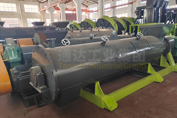 有機(jī)肥攪齒造粒機(jī)