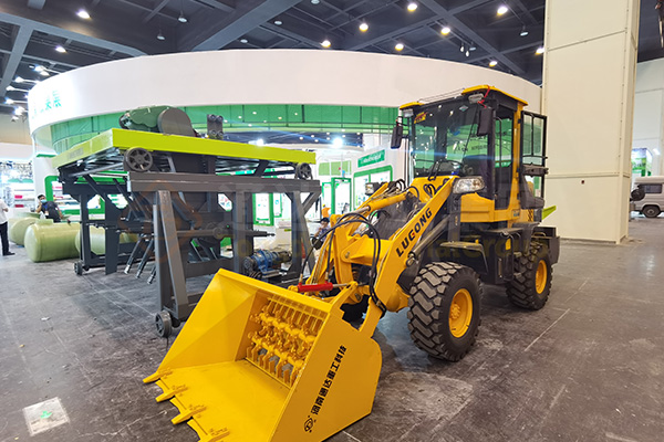 鏟車翻拋機(jī)