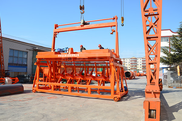 有機廢棄物發(fā)酵有機肥翻堆機