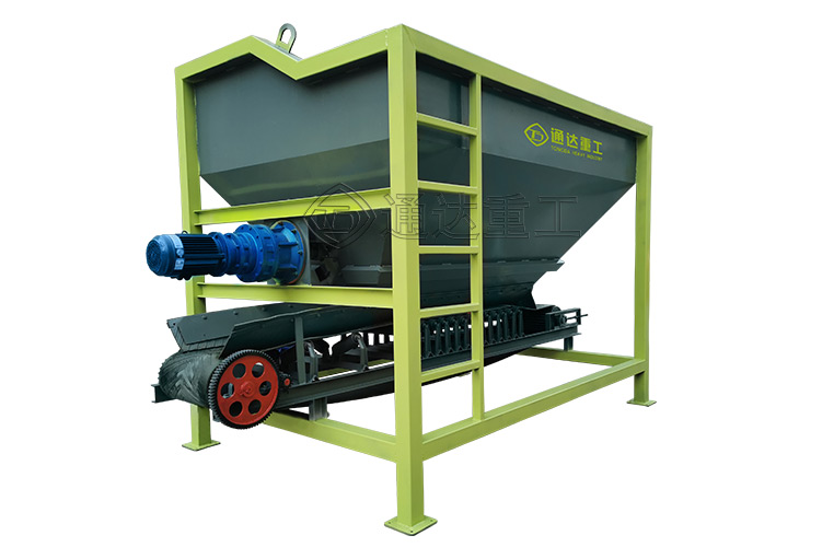 有機(jī)肥生產(chǎn)線給料設(shè)備，肥料加工鏟車(chē)上料機(jī)