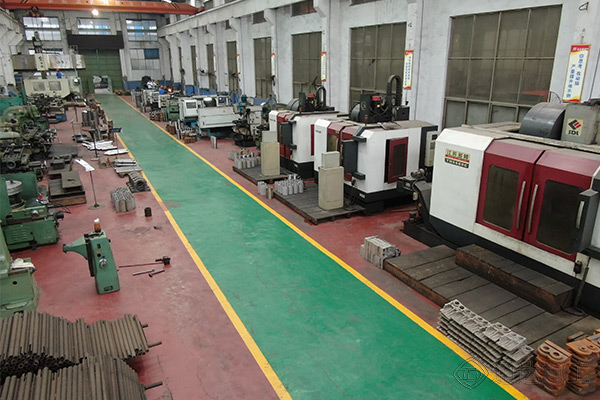 雞糞有機肥設(shè)備小型多少錢?雞糞有機肥加工設(shè)備多少錢?