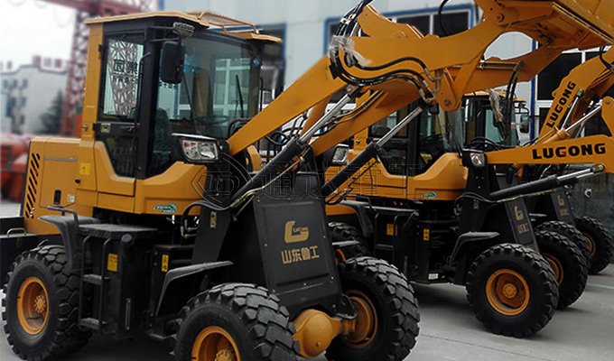 有機(jī)肥條垛式發(fā)酵翻堆機(jī)