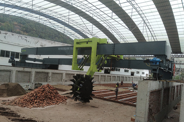 通達重工雙輪盤發(fā)酵翻堆機